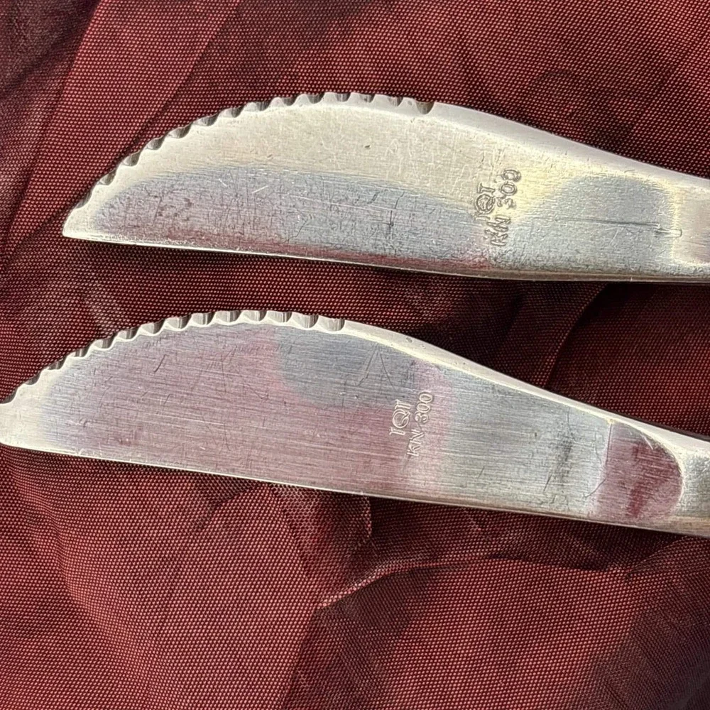 Vintage United Airlines Silverware Fish Scale Flatware Dinner Knives Lot of 2